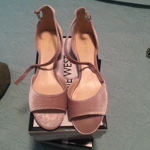 Women soft pink suede shoe